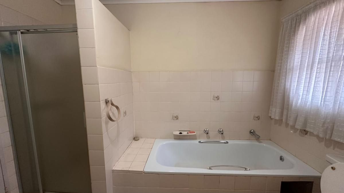 Photo 16 of 24