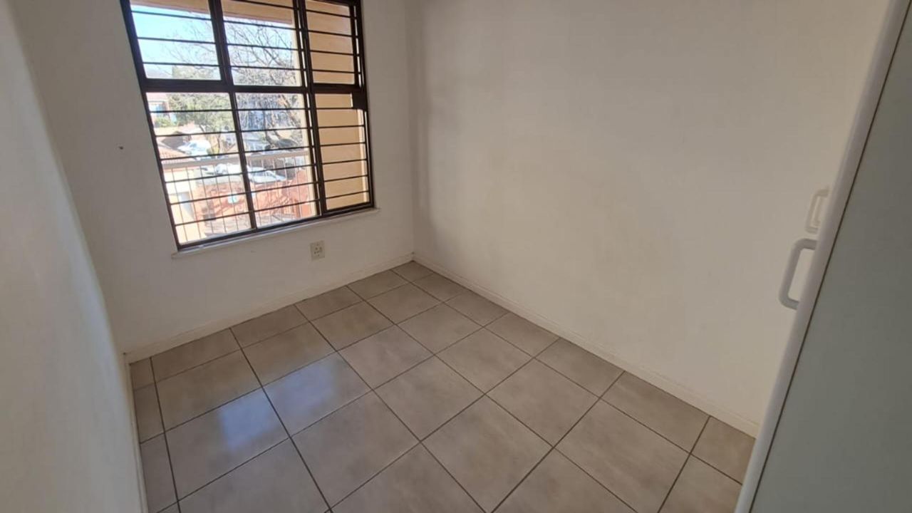 Photo 15 of 16