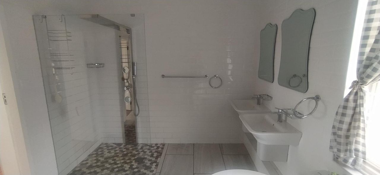 Photo 9 of 43