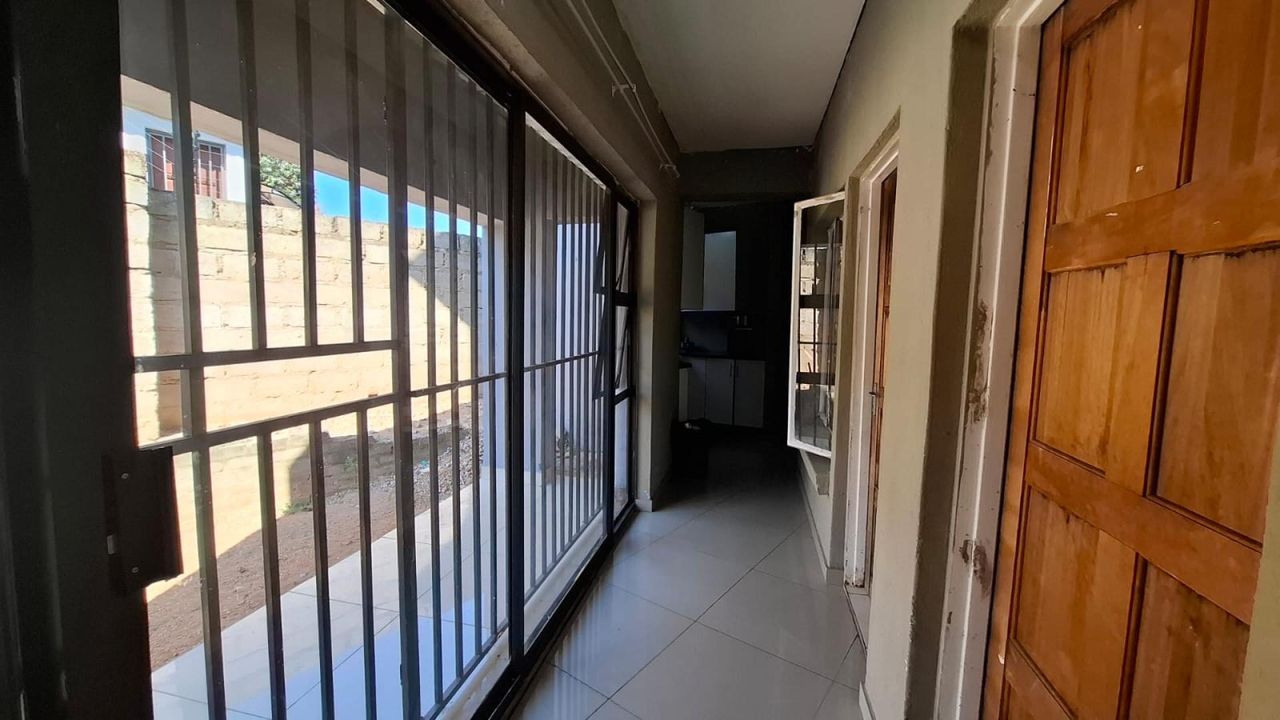 Photo 8 of 18