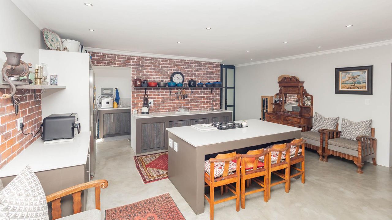 Photo 6 of 58