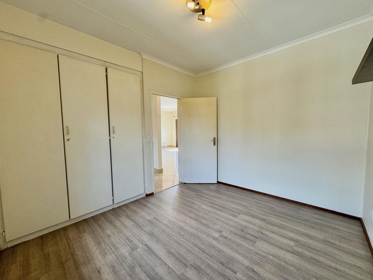 Photo 17 of 24