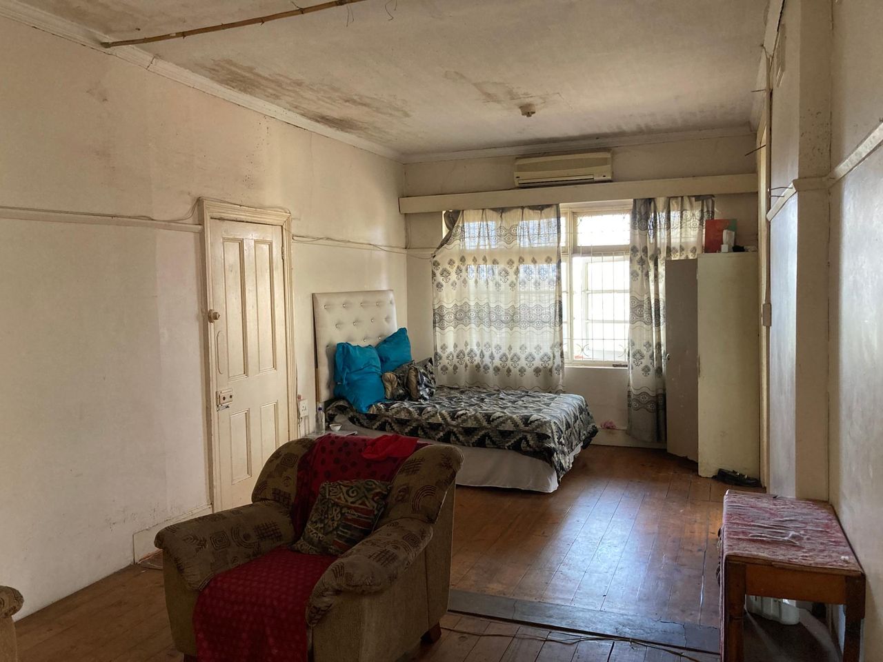 Photo 14 of 23