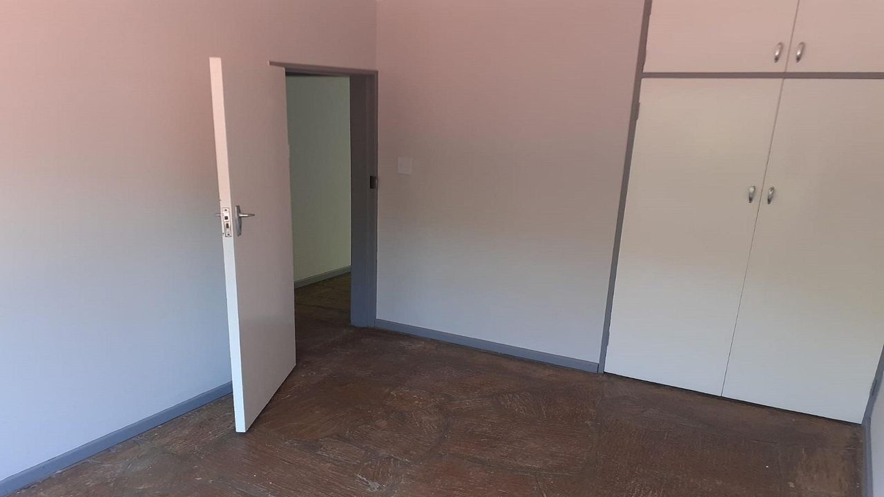Photo 8 of 27