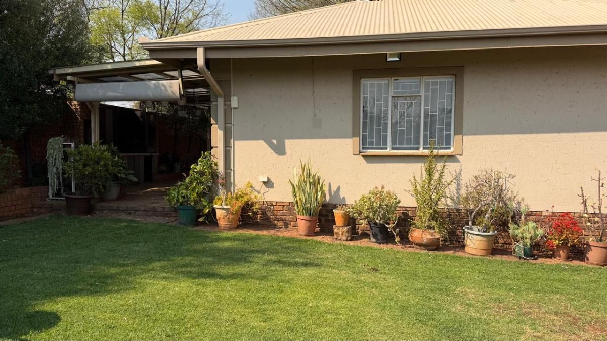 2 Bedroom house for sale in Kanonkop, Middelburg