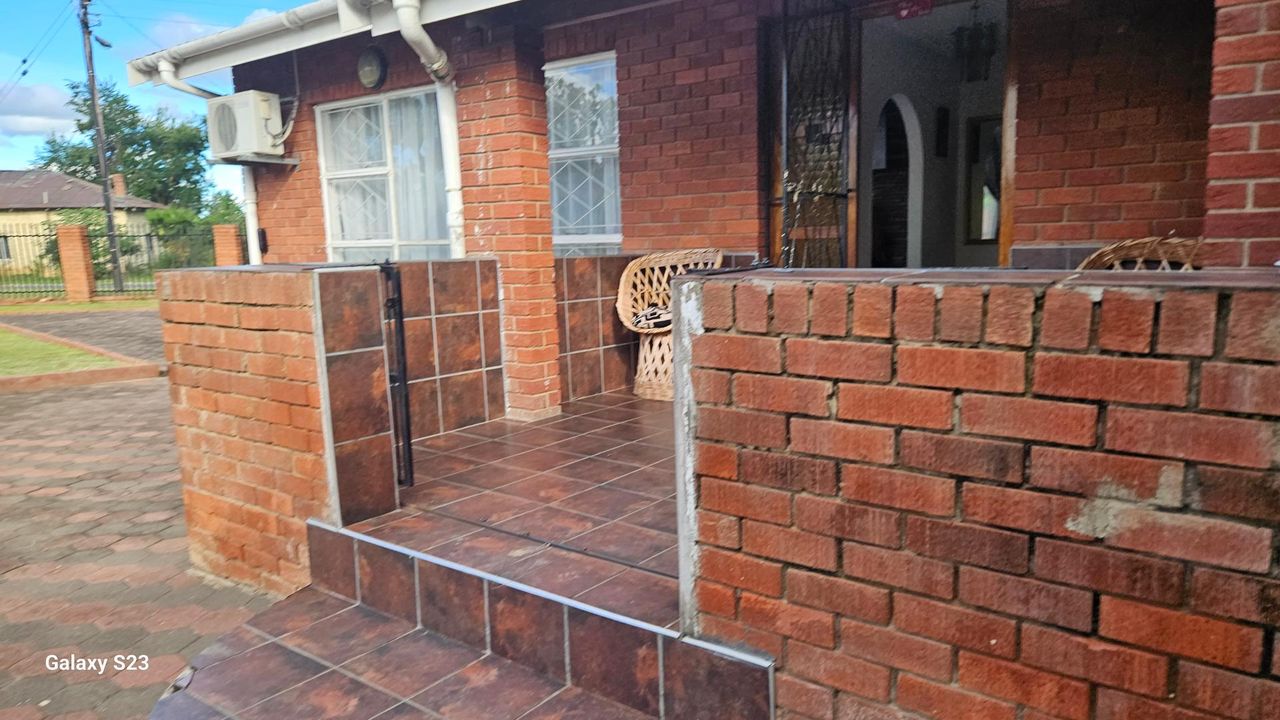 Photo 4 of 22