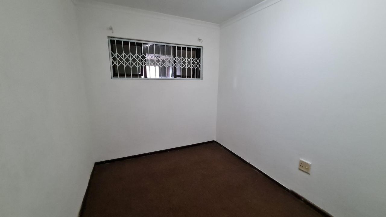 Photo 3 of 16