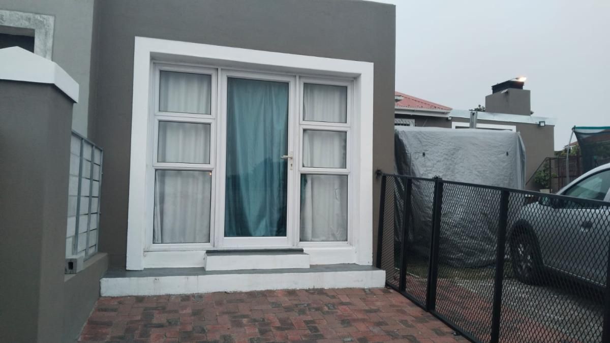 Photo 5 of 6