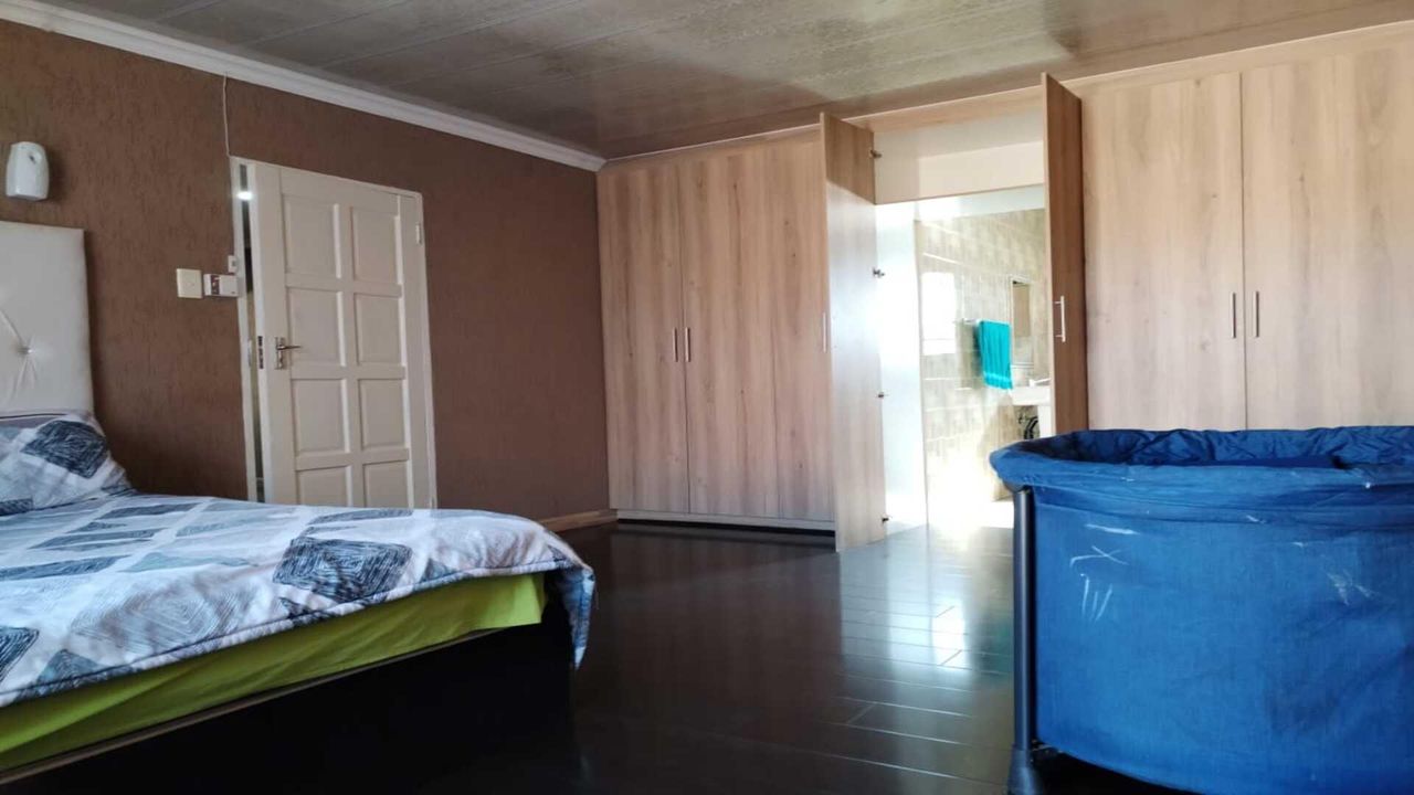 Photo of 3 Bedroom house to rent in Lenasia Ext 13, Johannesburg