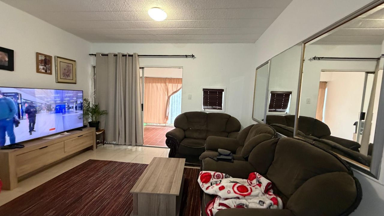 Photo 5 of 27