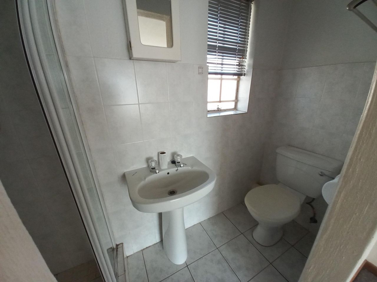 Photo 18 of 28