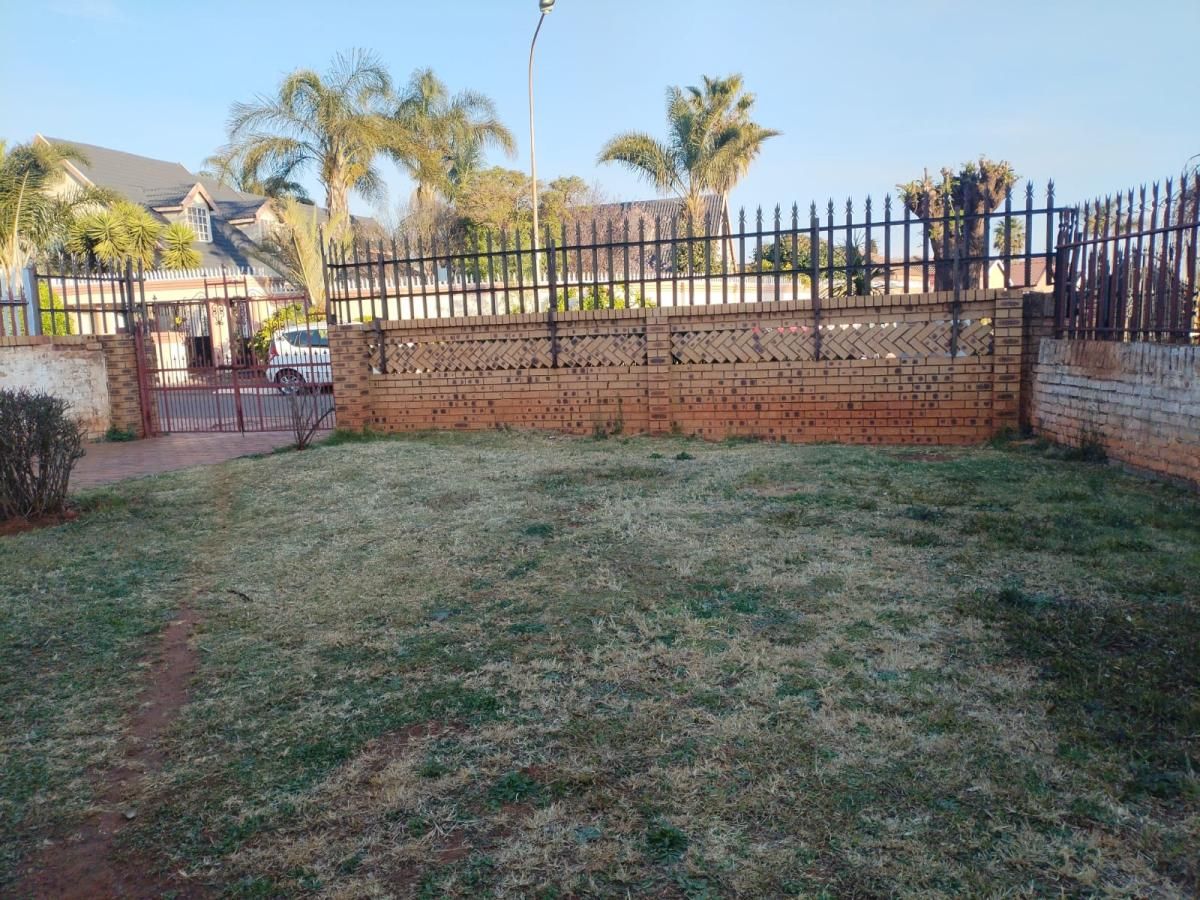 Photo 3 of 18