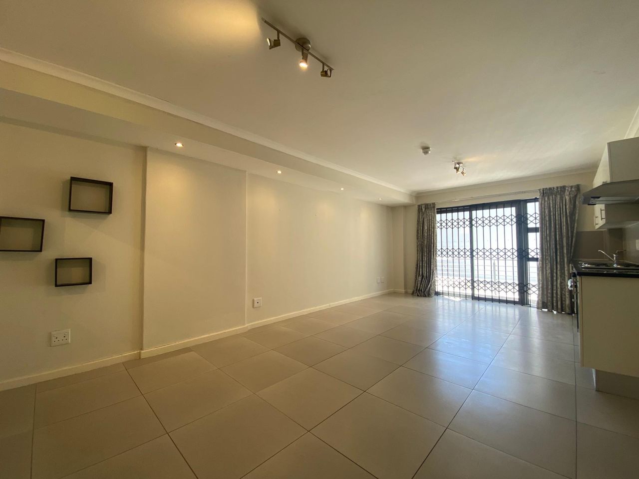 Photo 3 of 8