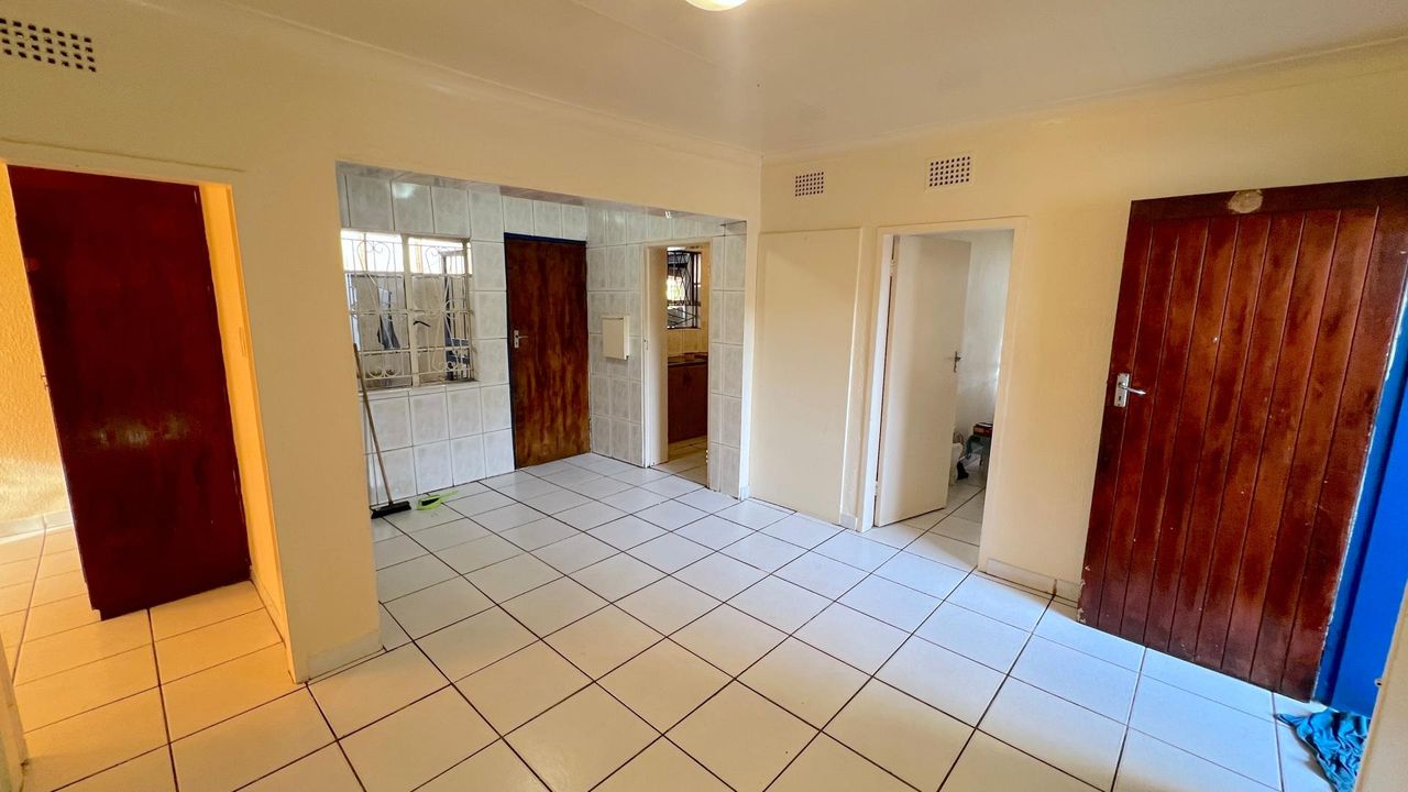 Photo 6 of 26
