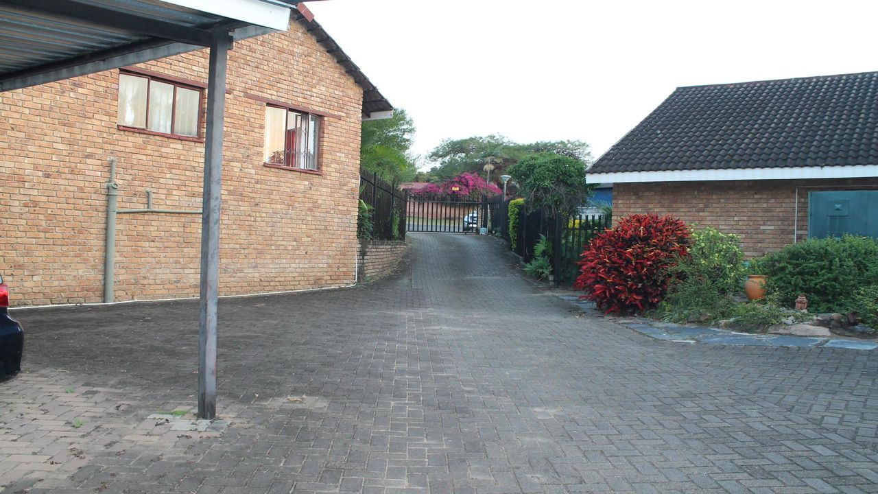 Photo 3 of 32