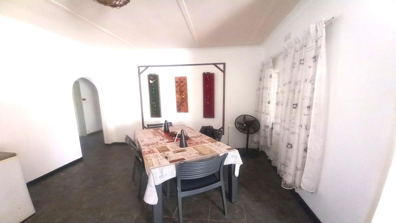 Photo 3 of 27