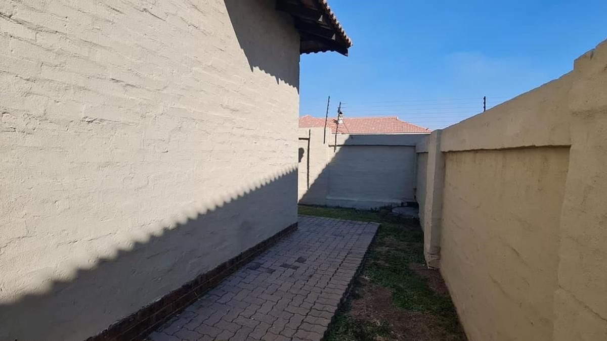 Photo 3 of 15