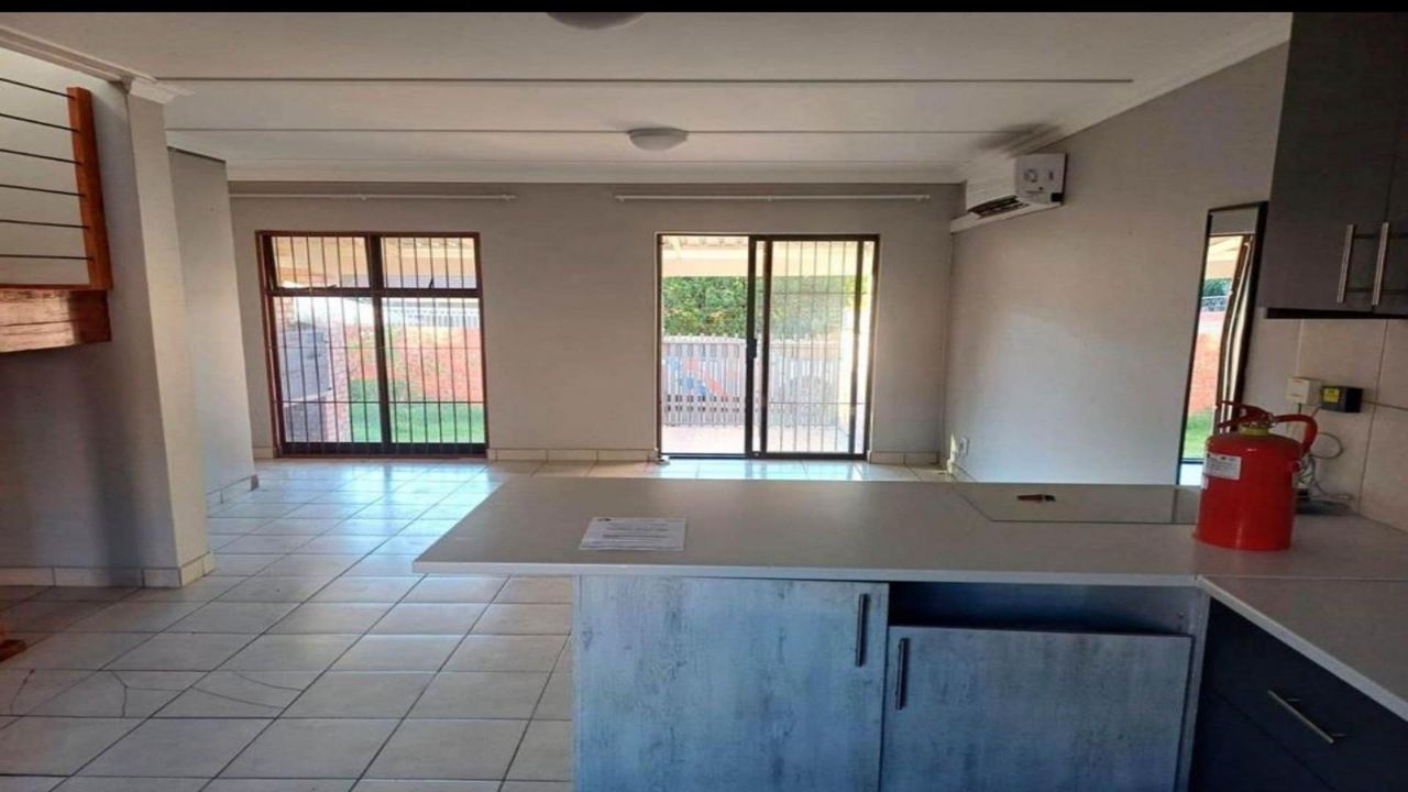 Photo 6 of 28