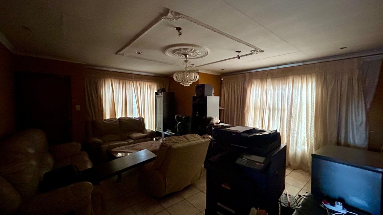 Photo 4 of 14