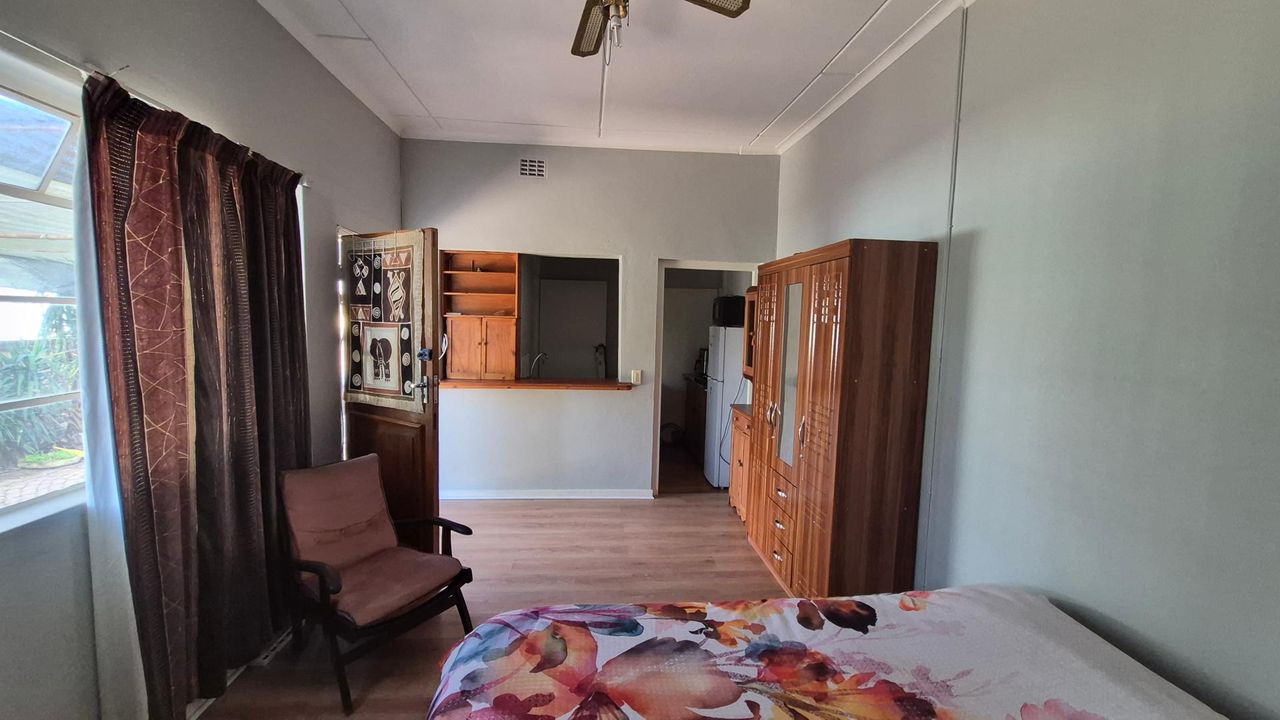 Bachelor to rent in West Bank, Oudtshoorn