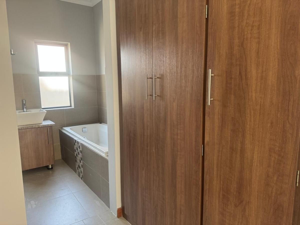 Photo of 3 Bedroom townhouse - sectional to rent in Trichardt, Secunda
