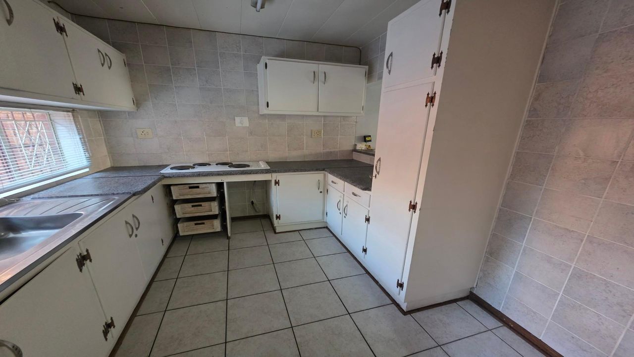 Photo 3 of 23