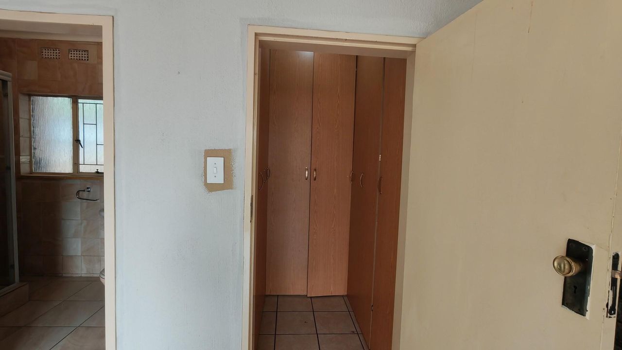Photo 17 of 32