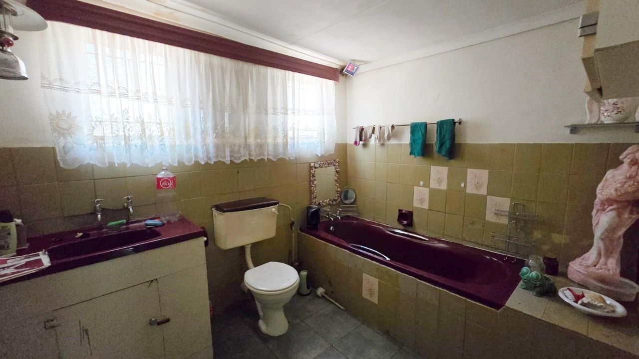 Photo 14 of 21