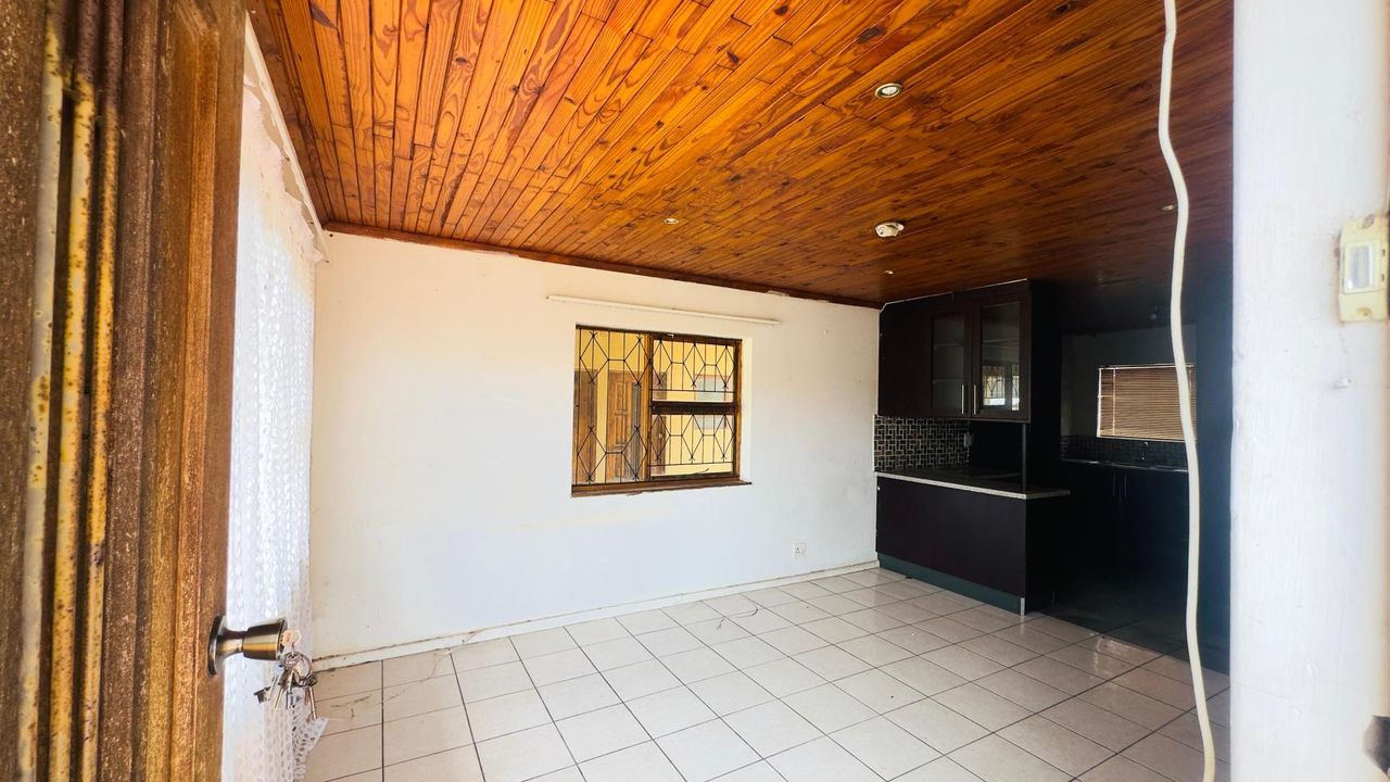 Photo 14 of 25