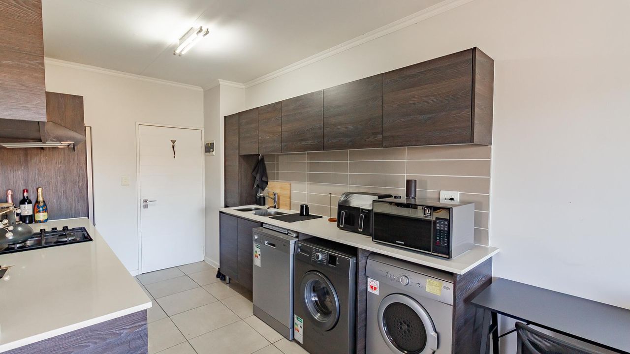 Photo of 1 Bedroom apartment sold in Olivedale, Randburg