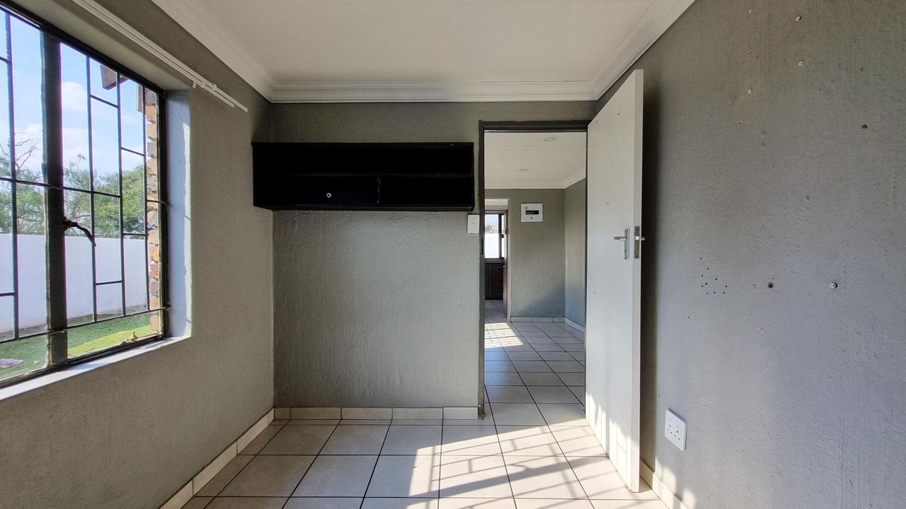 Photo 6 of 20