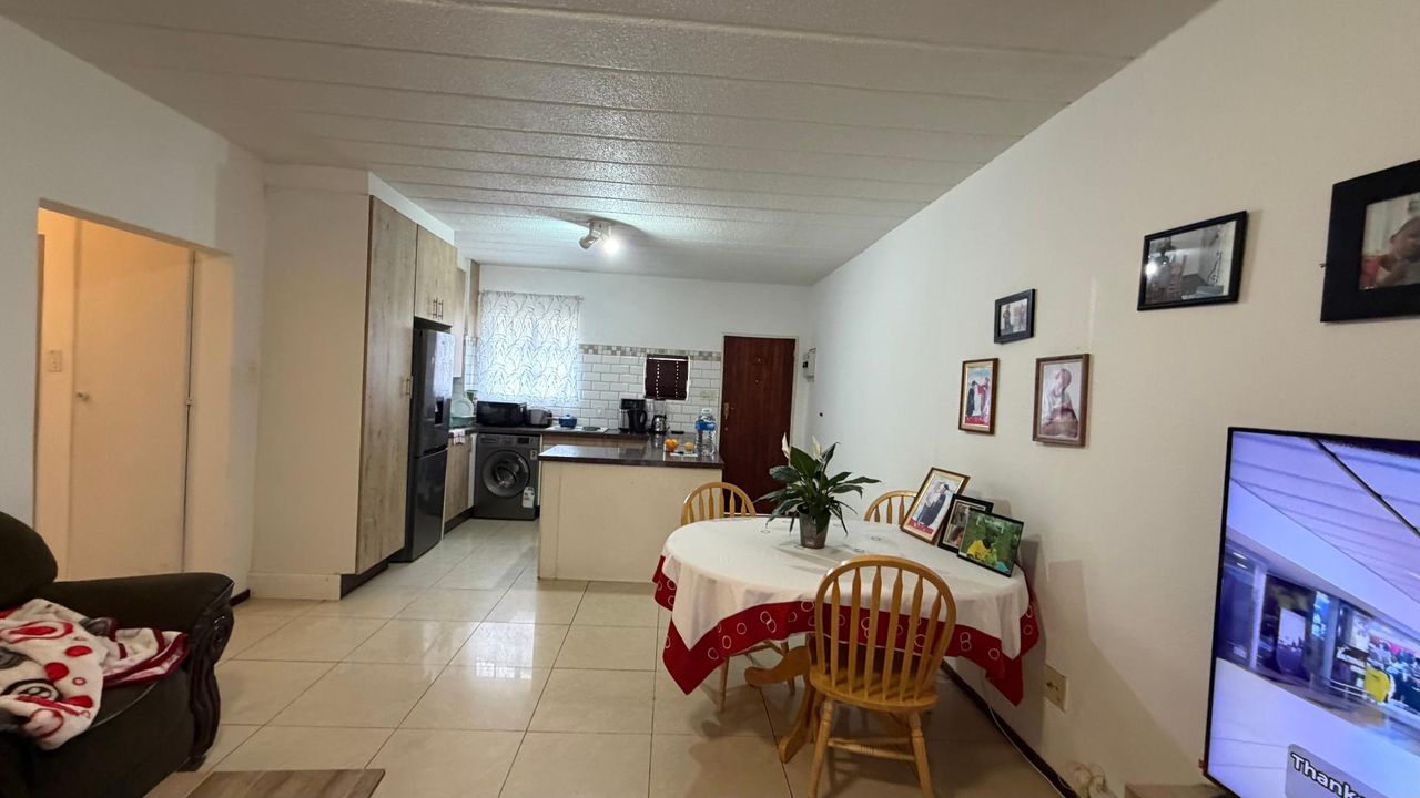 Photo 4 of 27