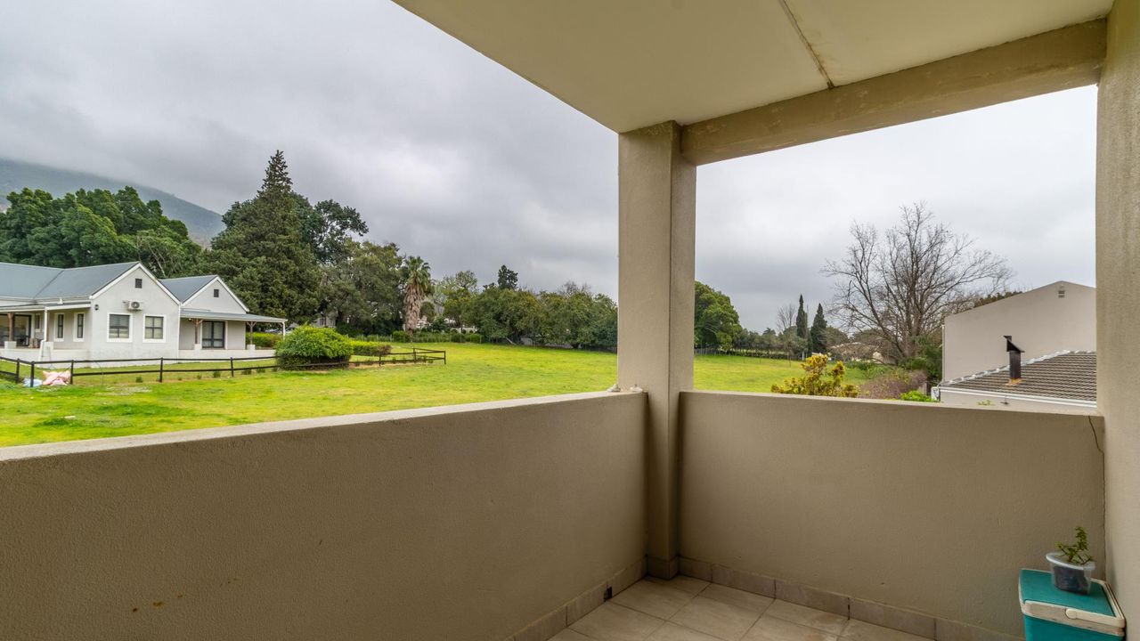 Photo 16 of 18