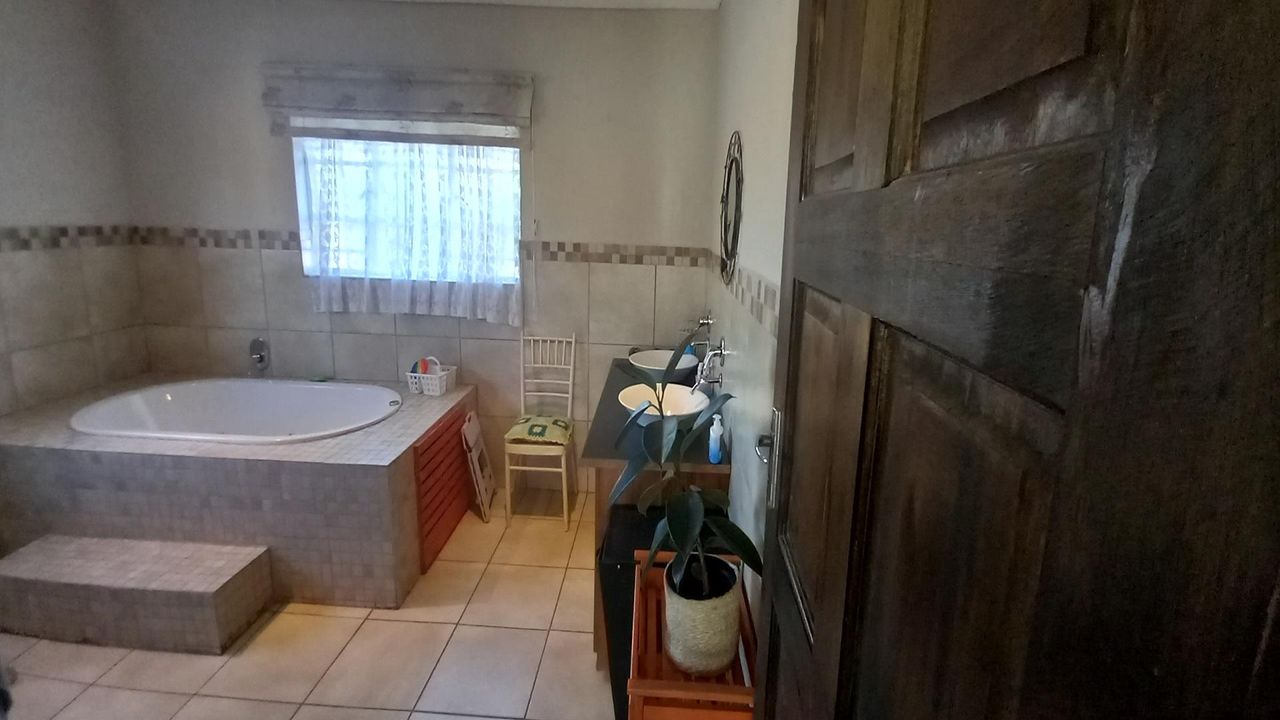 Photo 17 of 34