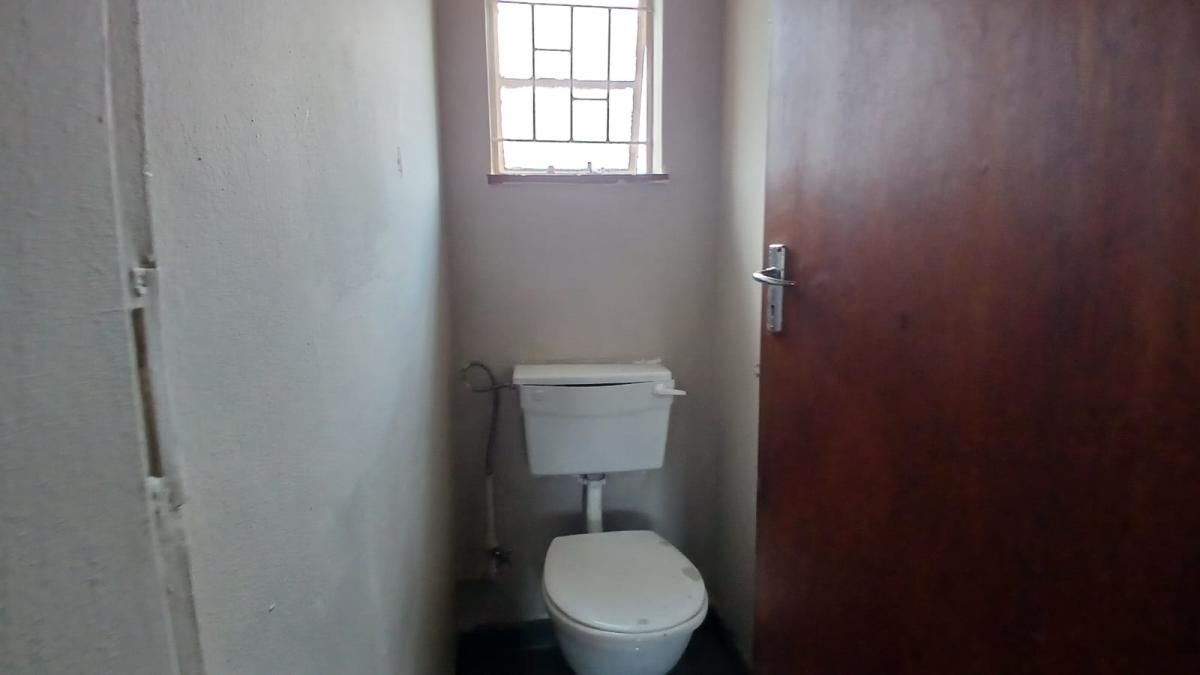 Photo 18 of 31