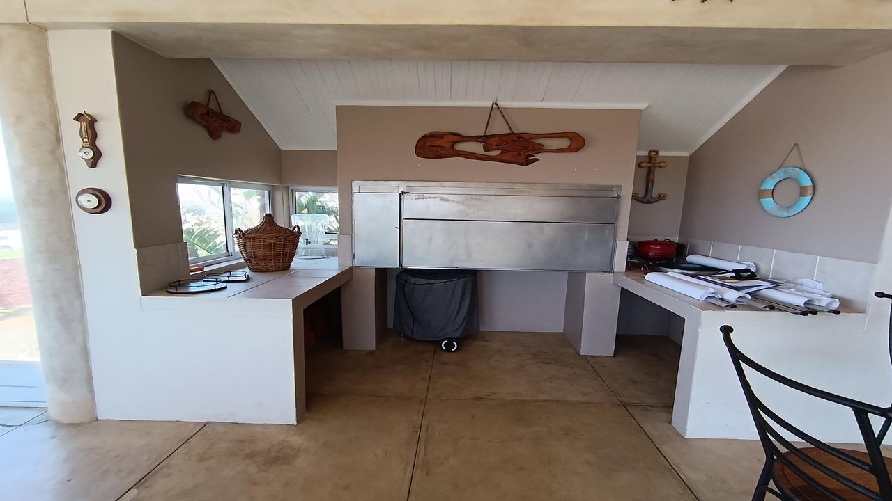 Photo 9 of 28