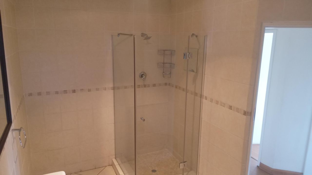 Photo 17 of 28