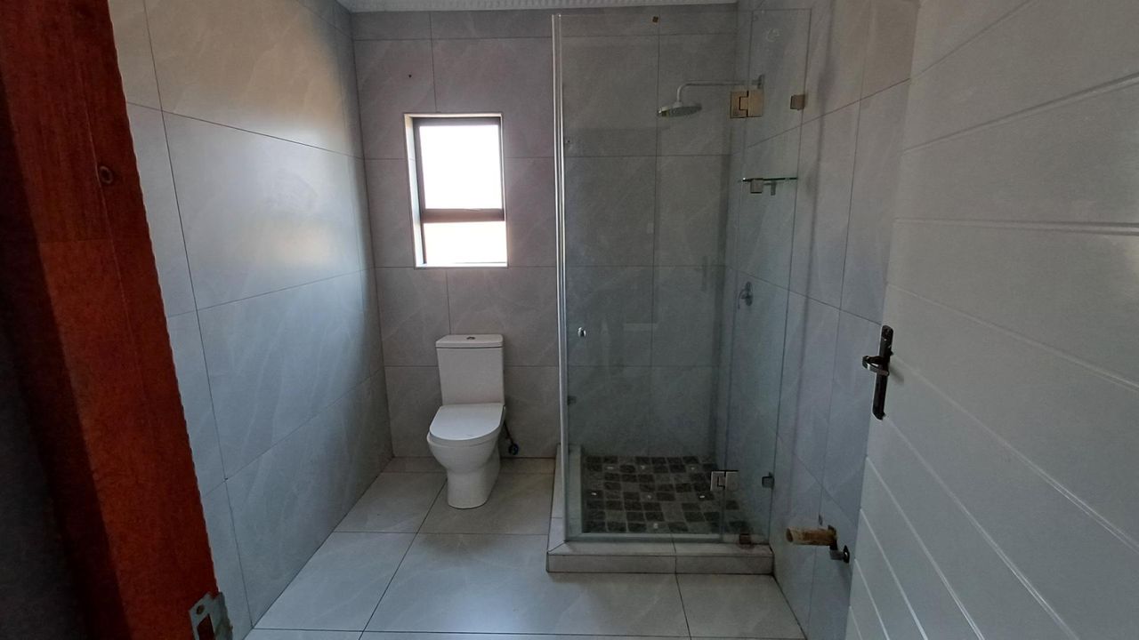 Photo 14 of 46