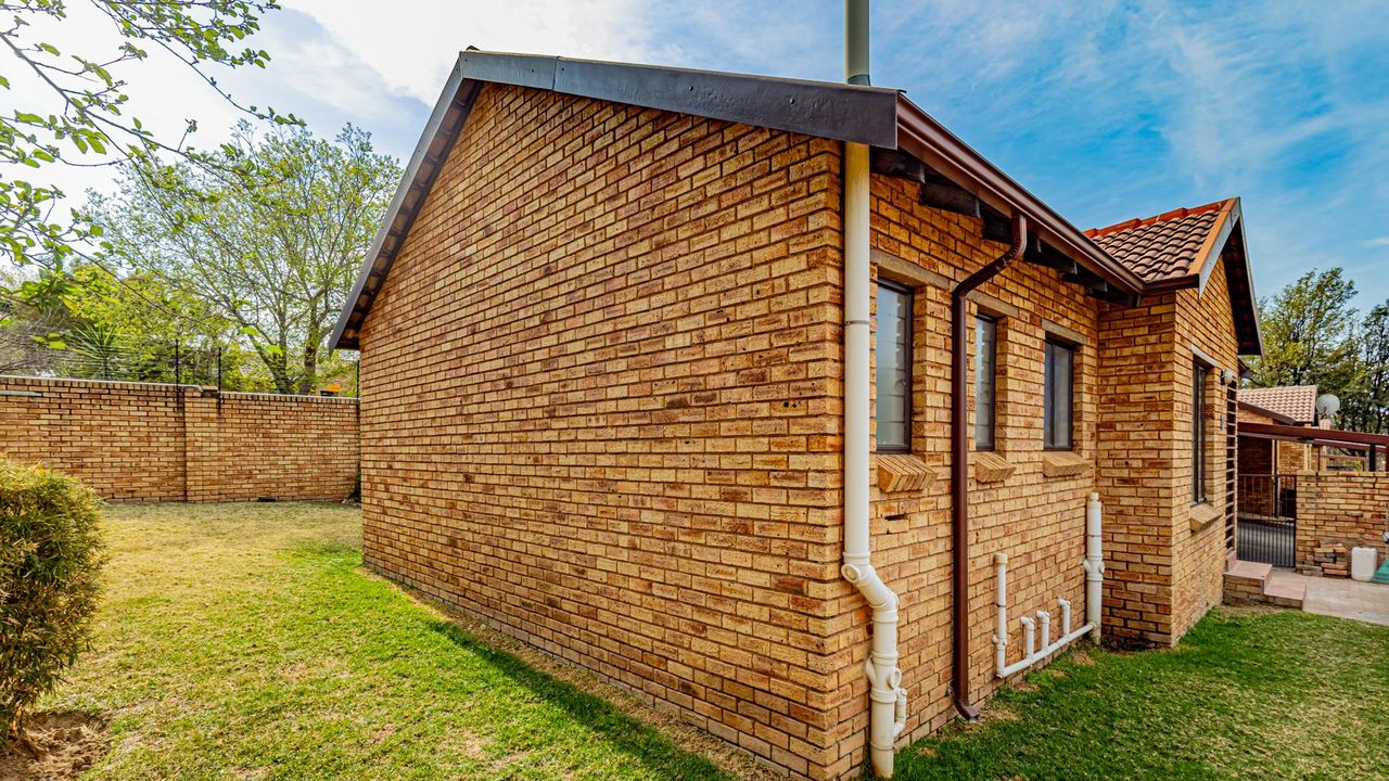 Photo of 3 Bedroom townhouse - sectional for sale in Noordhang, Randburg