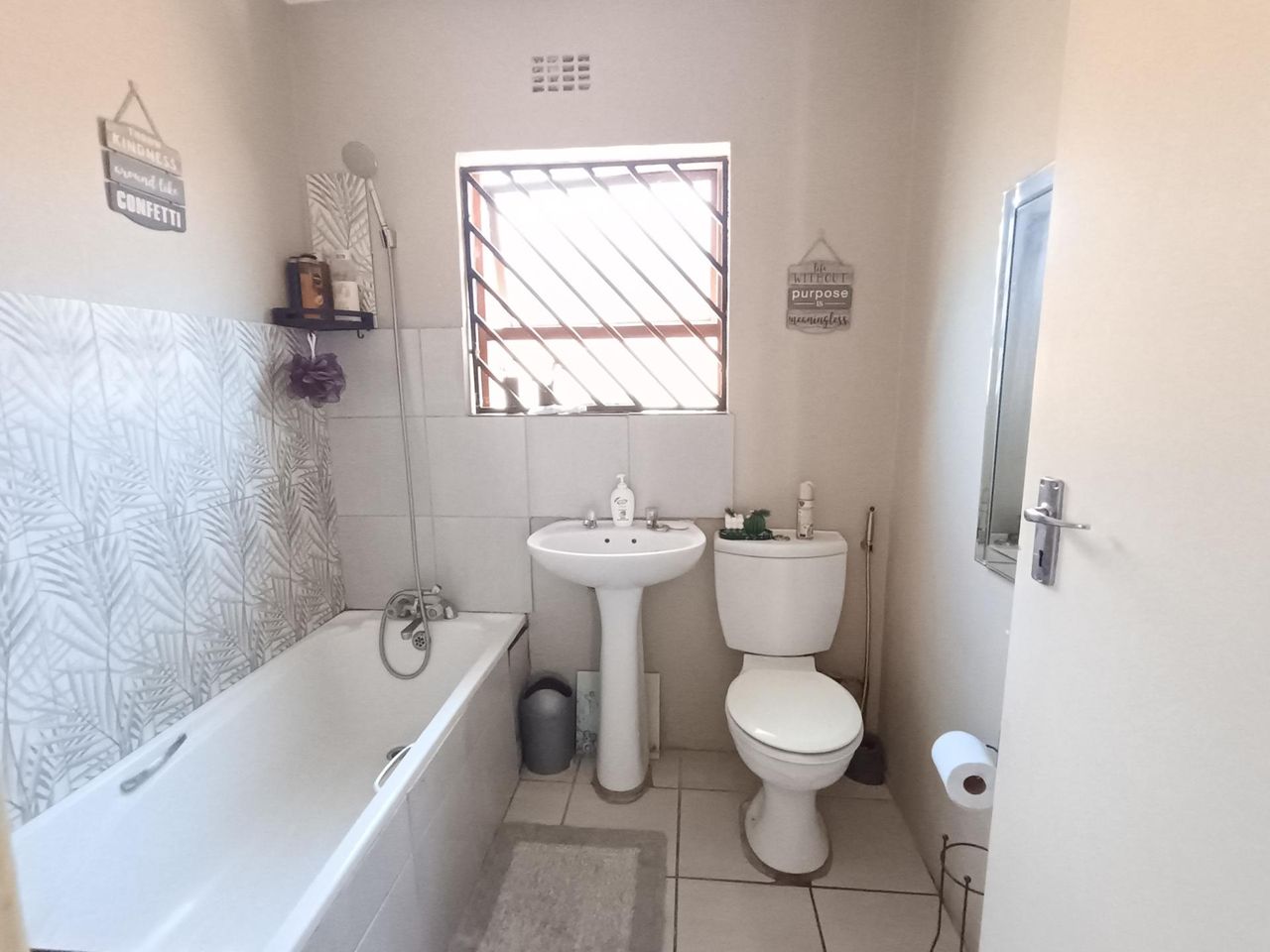 Photo of 2 Bedroom house rented in Weltevreden Valley, Mitchells Plain