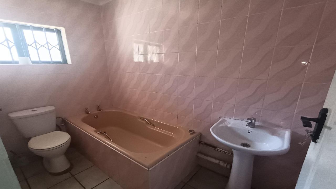 Photo 10 of 16