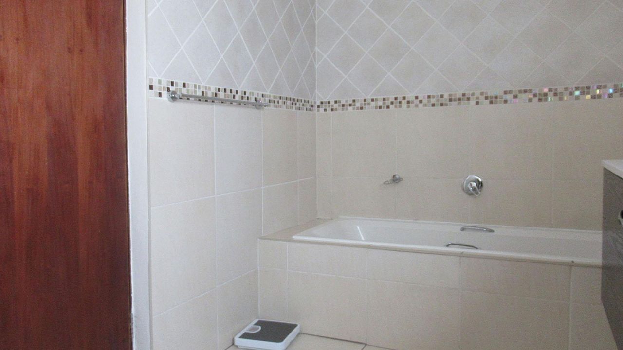 Photo 8 of 20