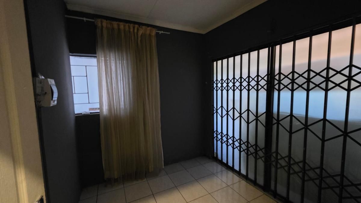 Photo 8 of 20