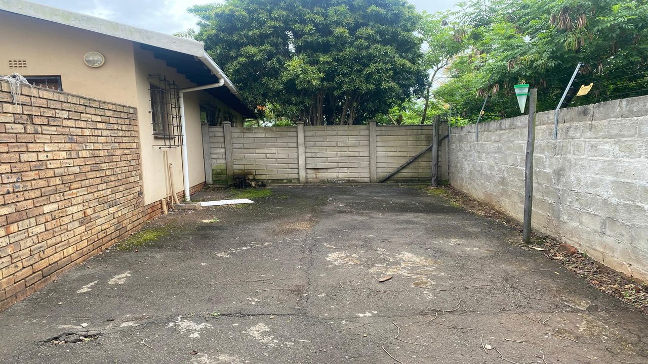 Photo 18 of 23