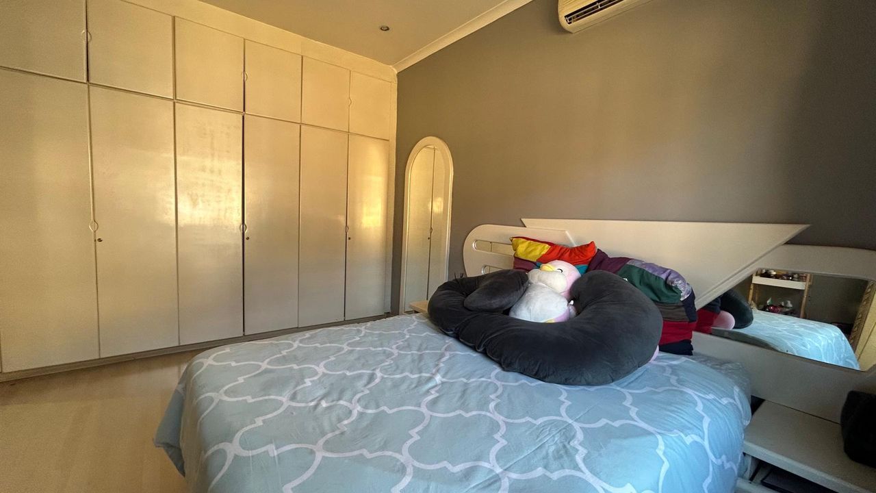 Photo 15 of 19