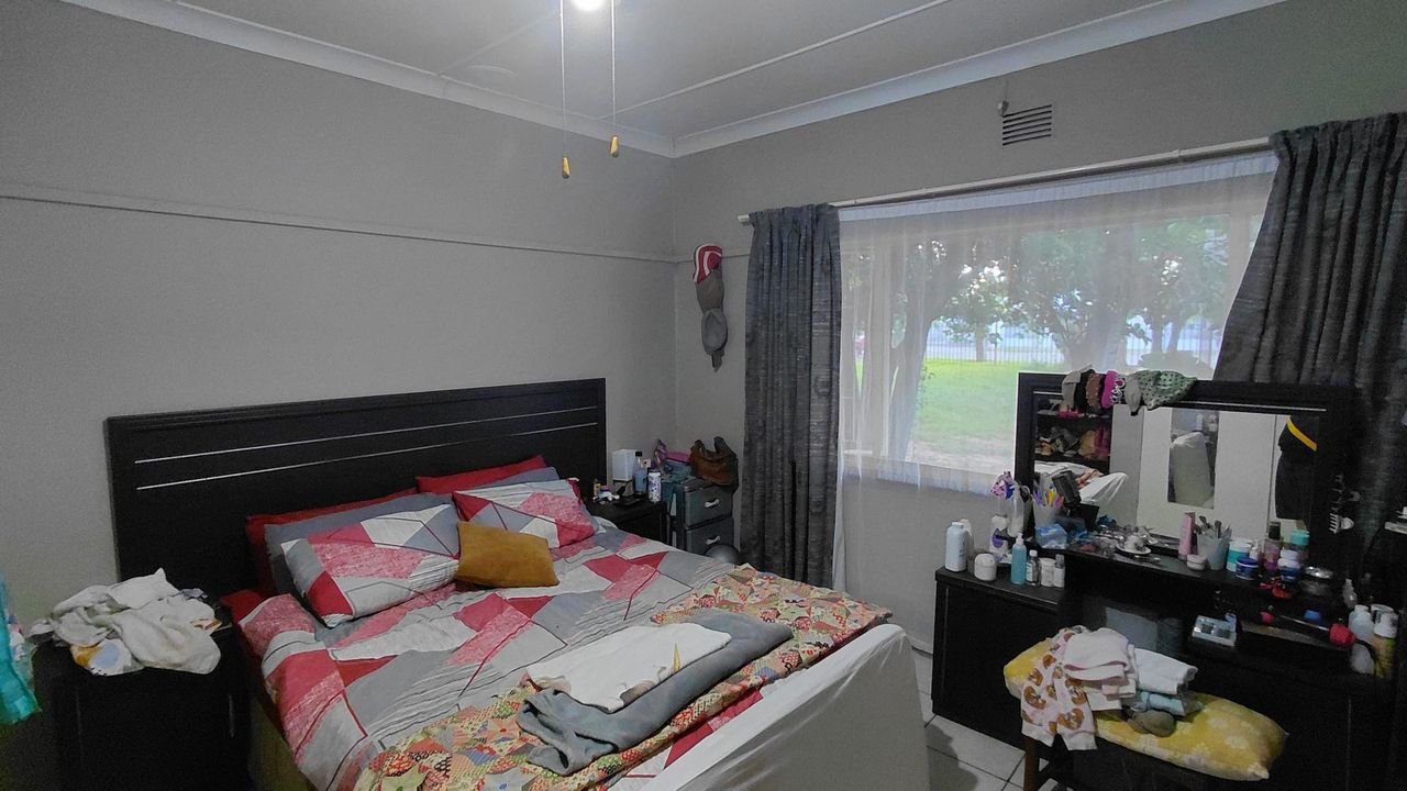 Photo 15 of 24