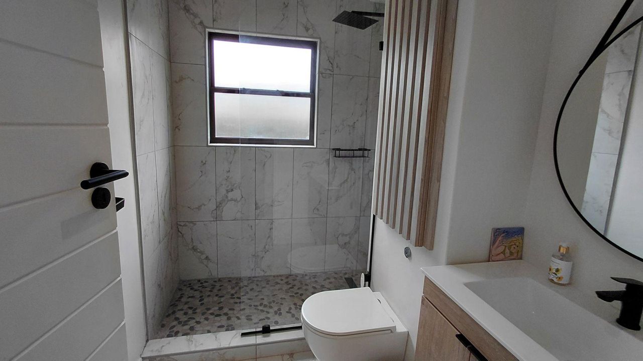 Photo 22 of 35
