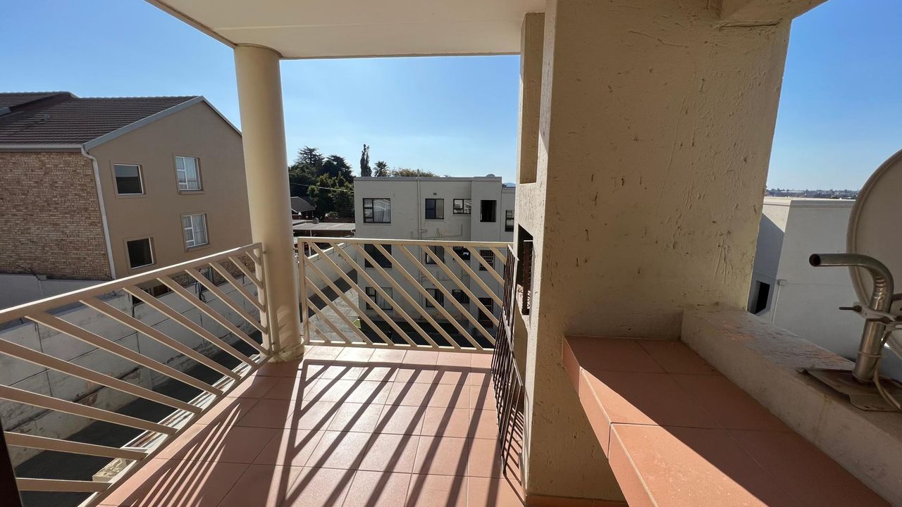 Photo 16 of 18