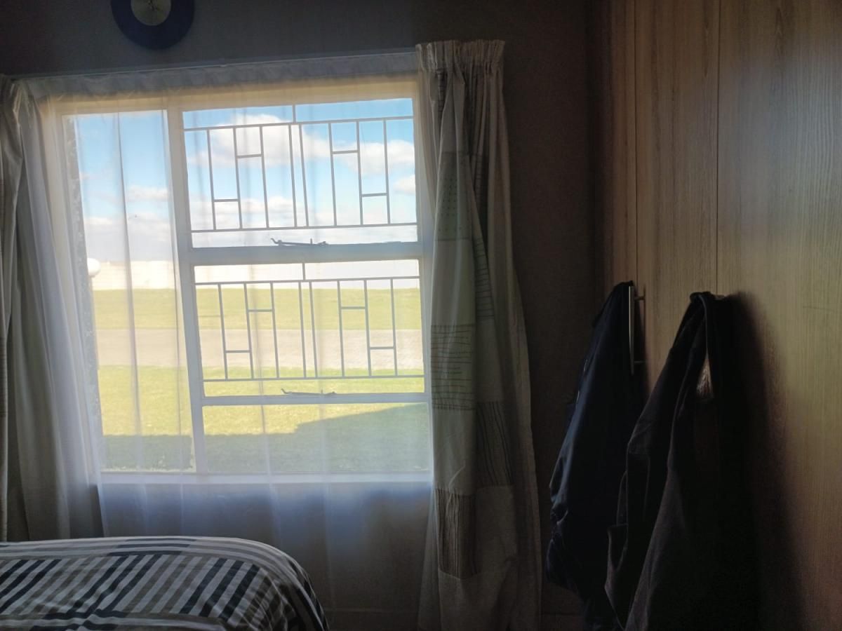 Photo 18 of 27