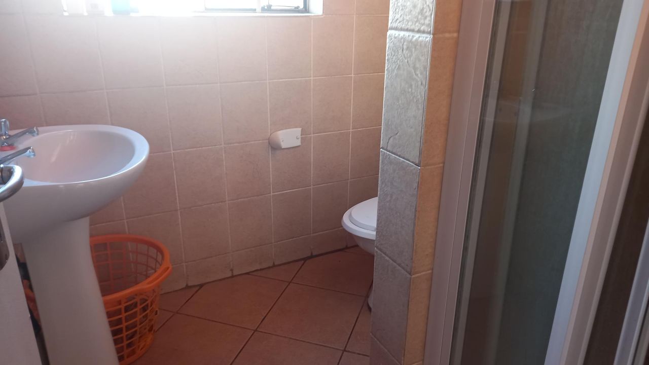 Photo 16 of 18